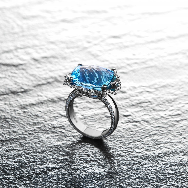 Ring from the Ballet.Premiere collection