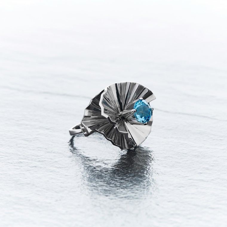 Ring from the Ballet.Premiere collection